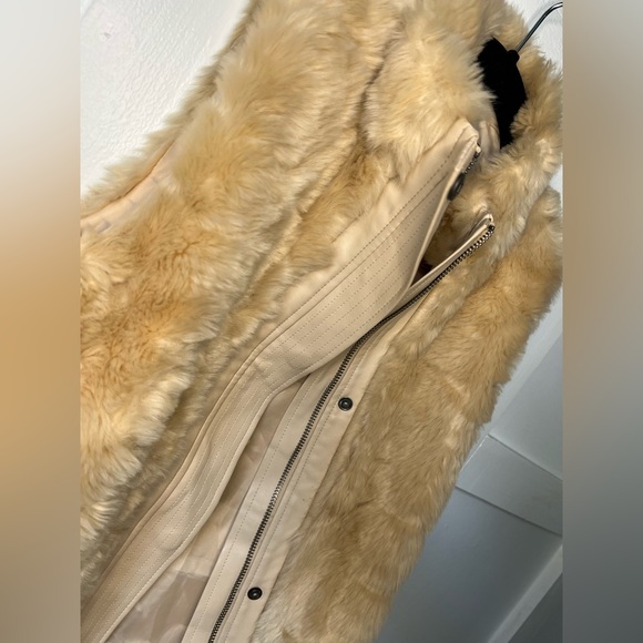 Women’s small Love Tree white cream tan faux fur vest faux leather button zip up - Picture 3 of 11